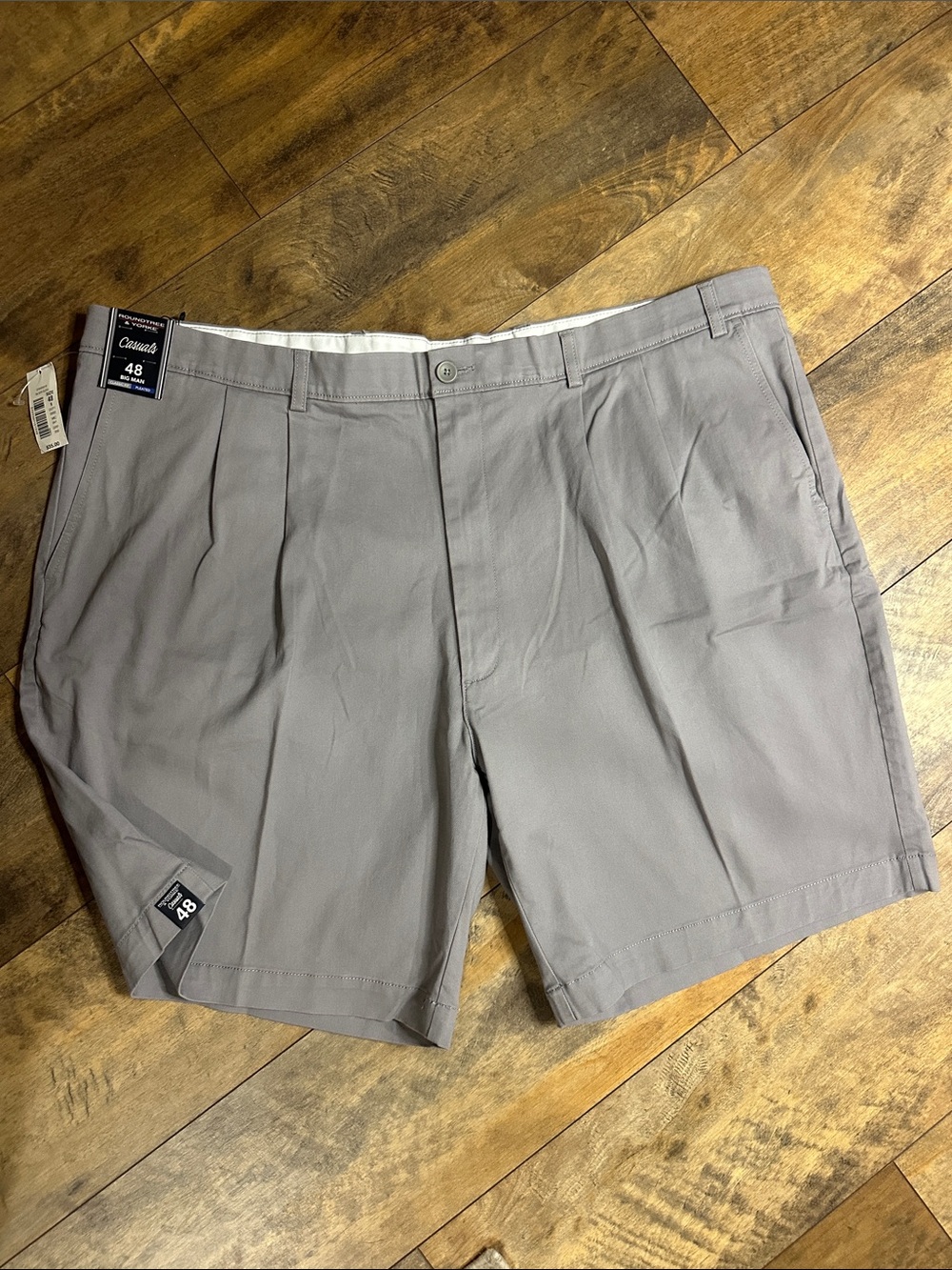 ROUNDTREE & YORK Men's Gray Classic Fit Pleated Shorts, Size 48 W, NWT